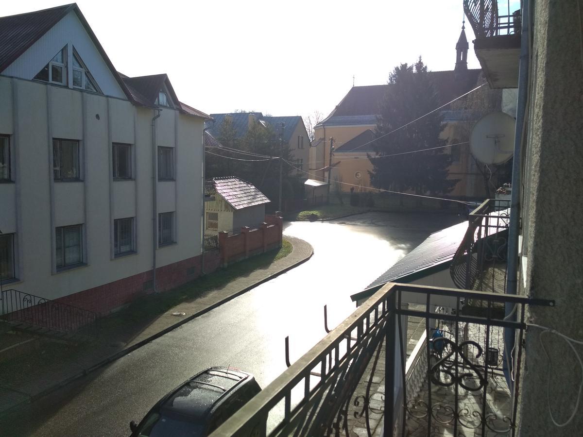ホテル Удеч Zhidachov エクステリア 写真